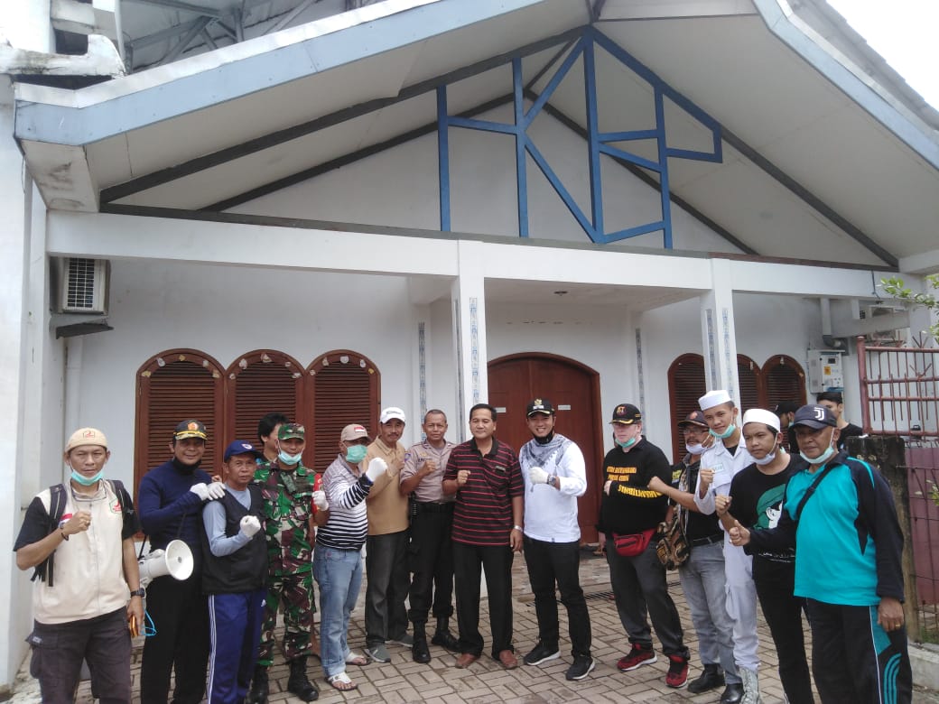 Cegah Corona, FPI Tangerang Semprot Disinfektan di Gereja HKBP dan Pantekosta